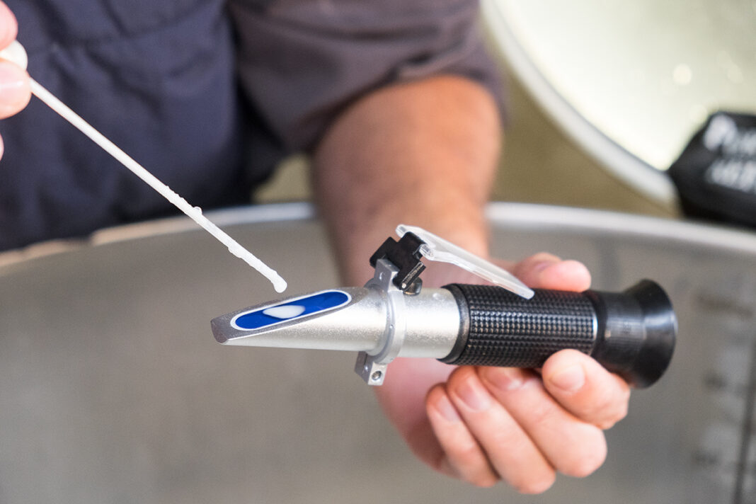 How To Use A Refractometer: Practical Guide | Linquip